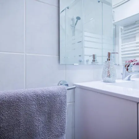 Elena Oasis Apartament *
