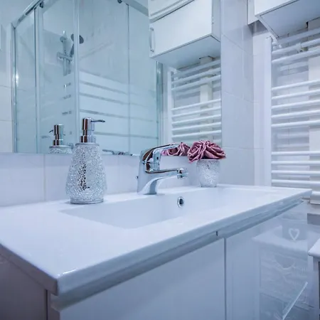 Elena Oasis Apartment